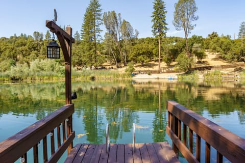 Oak Pond Retreat -Stocked Pond -Pool Table -BBQ Grill House in Oakhurst