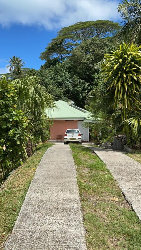 Property building, Facade/entrance, Natural landscape, Parking