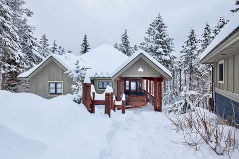 Whispering Pines Chalet House in Whitefish