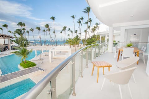 Balcony/Terrace, Pool view, Sea view