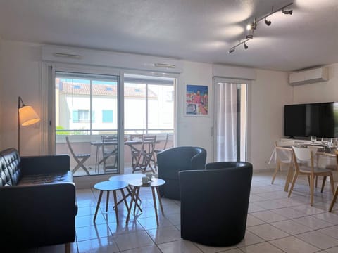 Appartement climatisé avec piscine, terrasse et parking - 6 couchages, près de la plage - FR-1-251-451 Apartment in Le Lavandou