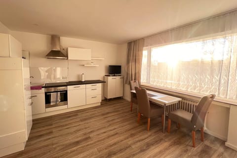 Kitchen or kitchenette, Dining area, pet friendly, stove