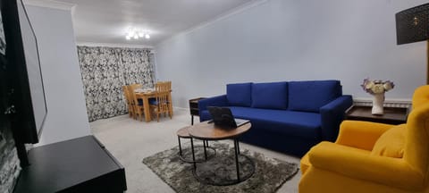 Communal lounge/ TV room, TV and multimedia, Living room, Seating area