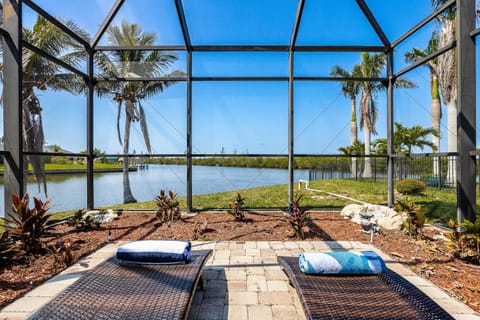 Heated Pool and Spa, Sleeps 16! - Villa Mangrove House in Cape Coral