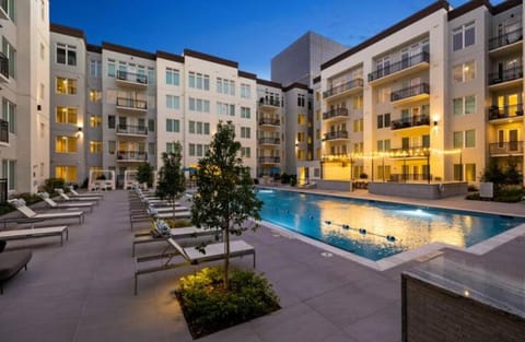 Resort-Style Apartments near The Galleria Apartment in Houston