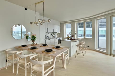 Dining area, kitchen