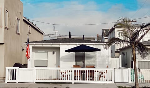 Beach house in the heart of balboa peninsula House in Balboa Peninsula