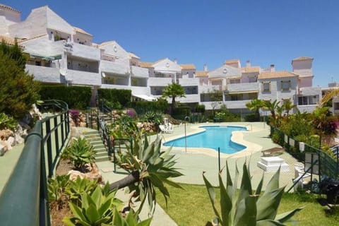 Apartment with communal pool in the heart of the Costa del Sol House in Sitio de Calahonda