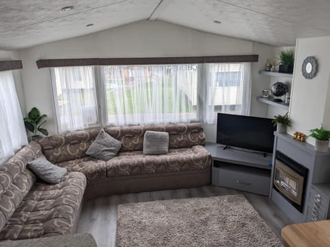 Static Caravan on Lady's Mile Holiday Park Chalet in Dawlish