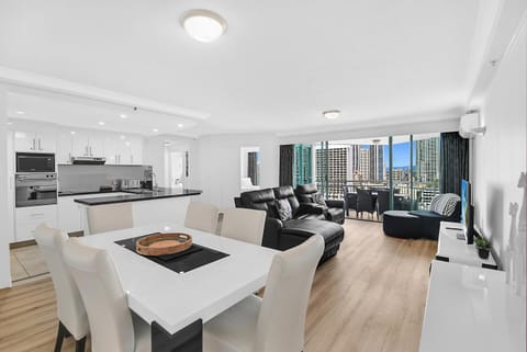 Crown Tower by Serain Residences Apartment in Surfers Paradise Boulevard