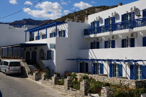 Property building, Facade/entrance, Day, Garden view