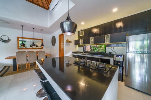 Villa Gula Gula - Beautiful 3bdr villa with Pool and Private Jacuzzi Villa in North Kuta