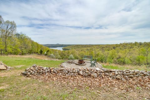 Mountain Home Vacation Rental with Lake View! Maison in Norfork Lake