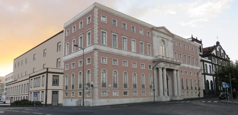 Property building, Facade/entrance, Day, Landmark view