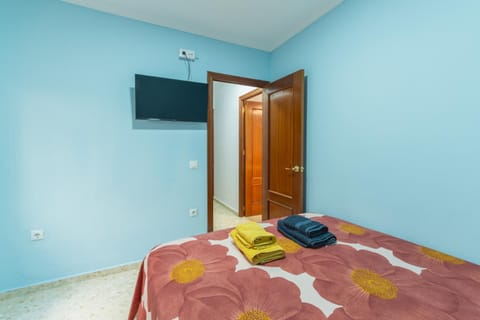 Bed, TV and multimedia, Bedroom