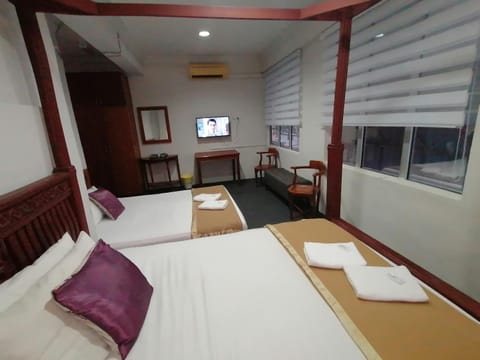 Bed, TV and multimedia, Bedroom, towels, air conditioner