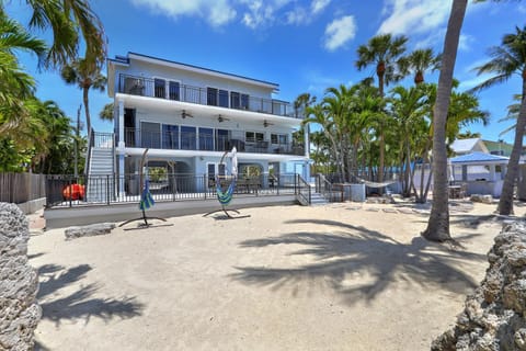 Luxury beachfront home with pool in Islamorada home Casa in Lower Matecumbe Key
