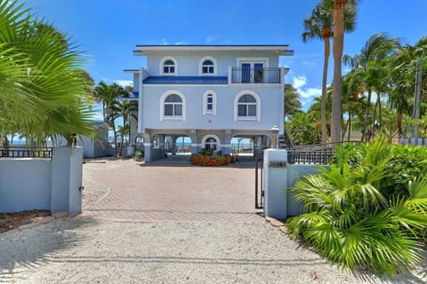 Luxury beachfront home with pool in Islamorada home Maison in Lower Matecumbe Key