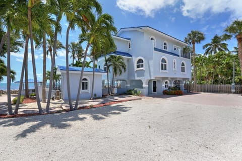 Luxury beachfront home with pool in Islamorada home Casa in Lower Matecumbe Key