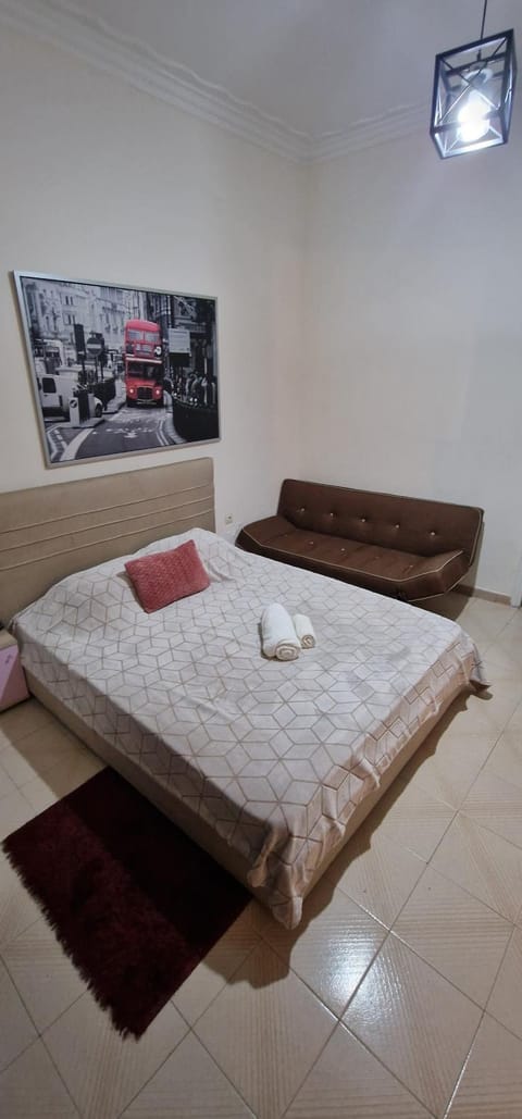 HOME away from home_3BR at Maniatika_14min walk to the port Apartment in Pireas