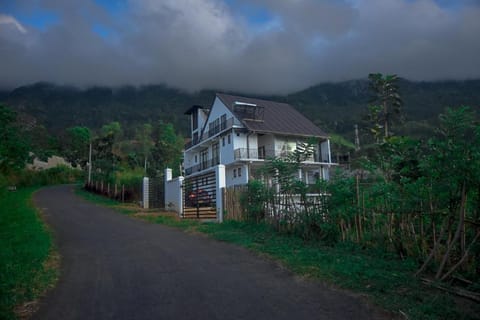 Property building, Natural landscape, Mountain view