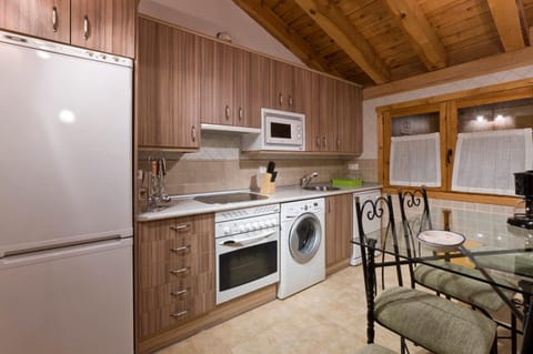 Kitchen or kitchenette, dishwasher, minibar, pet friendly, stove, toaster, washing machine