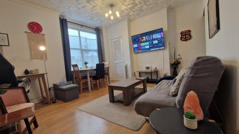 TV and multimedia, Living room, Seating area