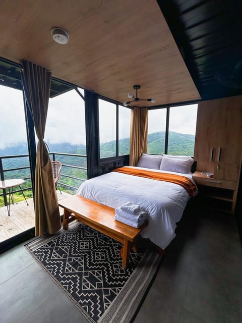 Bed, View (from property/room), Balcony/Terrace, Mountain view