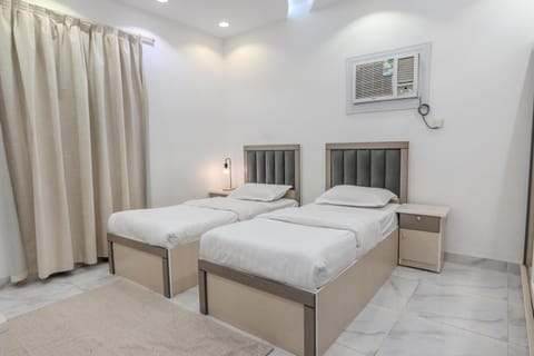 Comfortable & Big Family Apartments 10Mins Drive to Al-Masjid -Nabawi Condo in Medina