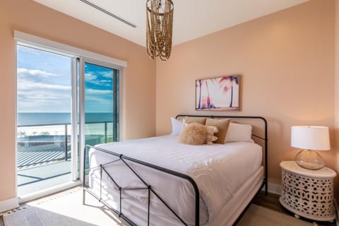 Elegant 4 BR Beachfront, Luxury Condo with Rooftop Pool Next to the Hangout House in West Beach