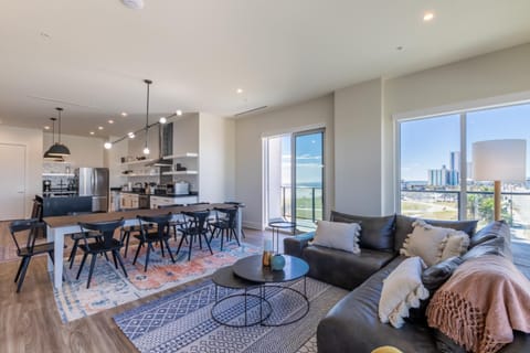 Elegant 4 BR Luxury Condo with Rooftop Pool Next to the Hangout House in West Beach
