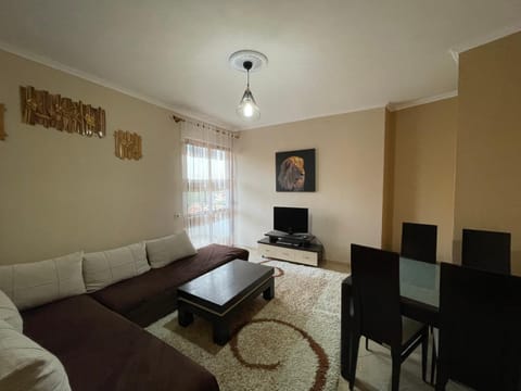 Communal lounge/ TV room, TV and multimedia, Living room, Seating area, Evening entertainment