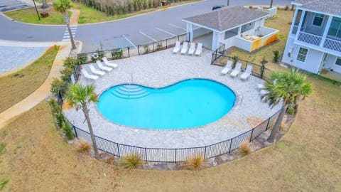 The Blue Palms - BRAND NEW townhome on north side of 30A, minutes from Destin, Lake View! Condo in South Walton County