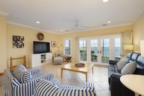 Waterfront luxury Villa 59 with sunset views and boat slip townhouse Maison in Key Colony Beach