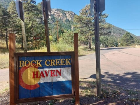 The Mountains are calling at Rock Creek Haven! Walking distance to Green Mountain Falls! Casa in Cascade-Chipita Park