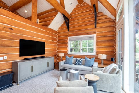 New! Chic European Style Cabin, Short Walk To Ski home House in Telluride