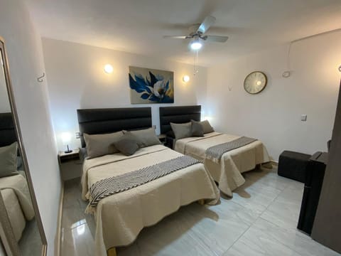 Bed, TV and multimedia, Photo of the whole room, Decorative detail, Seating area, Bedroom, Drinks, Alcoholic drinks, Non alcoholic drinks, fireplace, locker, minibar, oven, towels, VIP