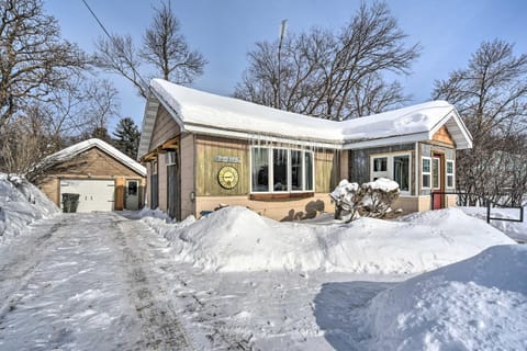 Family Home - Walk to Town and Balsam Lake! Haus in Balsam Lake