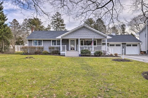 Mattituck Home with Fireplaces - Near Wineries House in Cutchogue