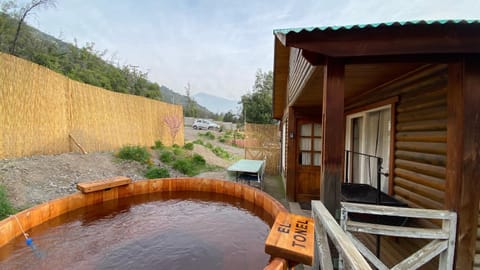 Cabañas con hot tub y bajada al río House in San Jose de Maipo