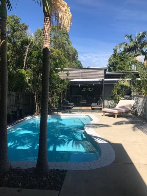 LA Inspired, Gorgeous Spacious Family Home, Superb Location House in Noosa Heads