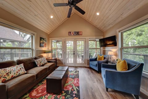 Treetop River Cabins on the Guadalupe River Nature lodge in Center Point