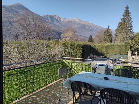 View (from property/room), Balcony/Terrace, Mountain view