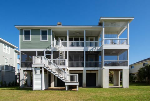 Property building, Day, Balcony/Terrace