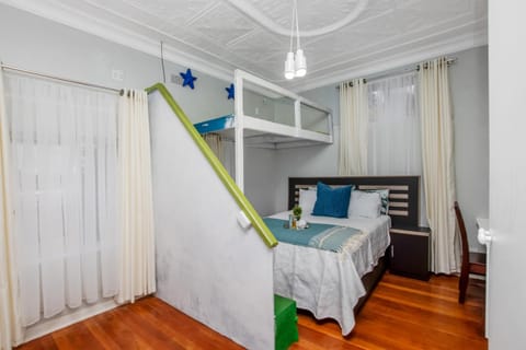 Paradise Guest House Bed and Breakfast in Roodepoort