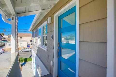 Ocean Beach Retreat 2BR Newly Remodeled, 2 Blocks to Sand and Shops Condo in Ocean Beach