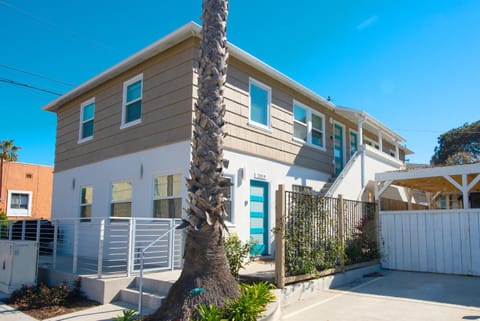 Ocean Beach Retreat, 2BR Newly Renovated, 2 blocks from beach and shops Apartment in Ocean Beach