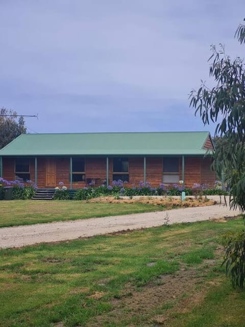 Putty's @ Marengo House in Apollo Bay