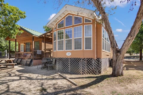 River Run Park Model Cabin on Guadalupe Bed and Breakfast in Ingram