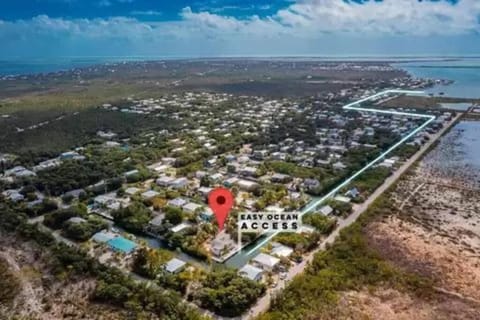 Boater's Dream House on the water 150' of Sea Wall Casa in Big Pine Key